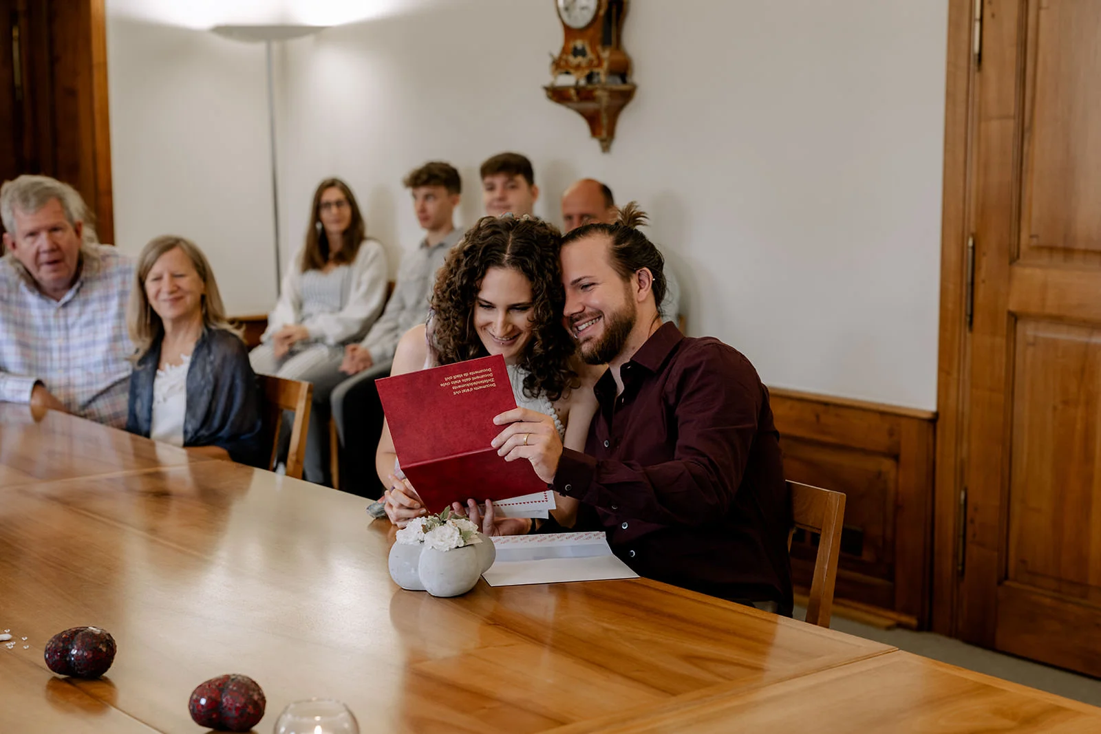 Zivile Trauung und Hochzeit in Lenzburg, Hochzeitsfotografie von Franzie Herre Photography in der Schweiz (Appenzell, St. Gallen, Ostschweiz) und ganz Europa