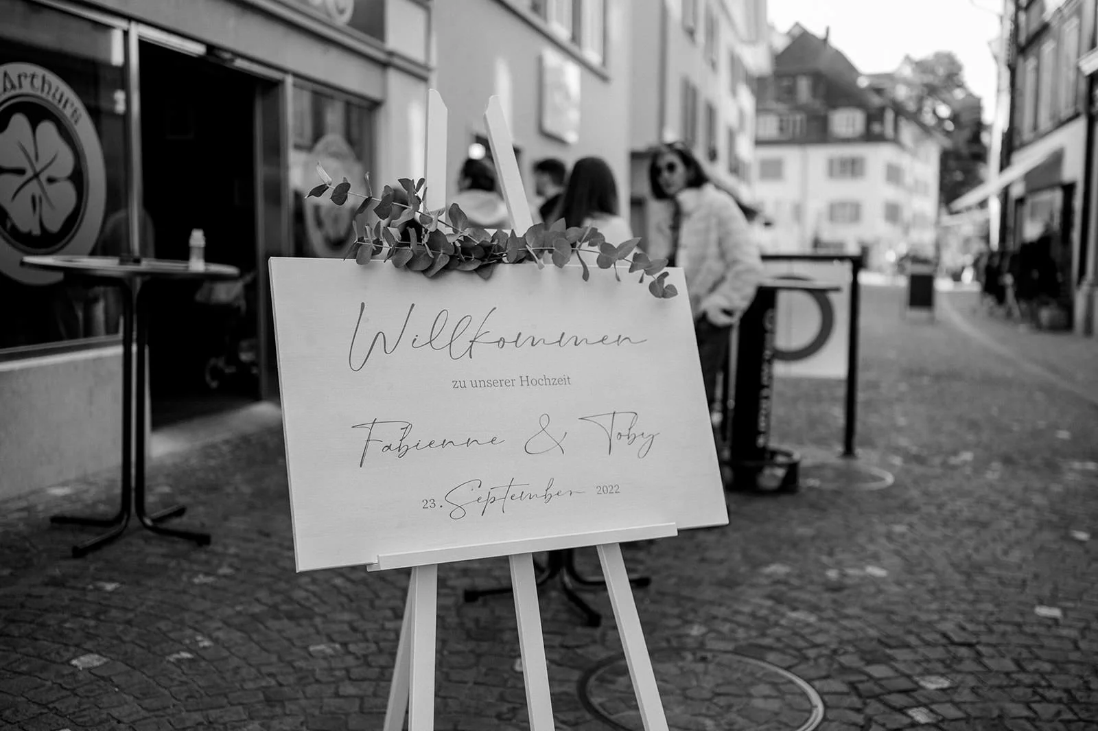 Hochzeit in einem Irish Pub in Lenzburg, Schweiz (Hochzeitsfotografie von Franzie Herre Photography) International Wedding