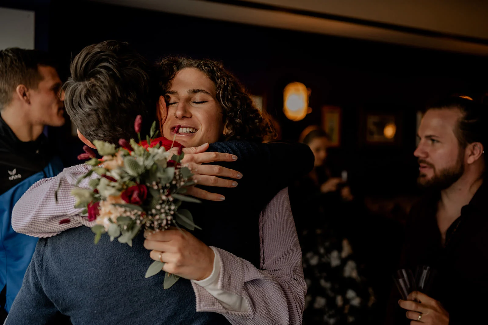 Hochzeit in einem Irish Pub in Lenzburg, Schweiz (Hochzeitsfotografie von Franzie Herre Photography) International Wedding