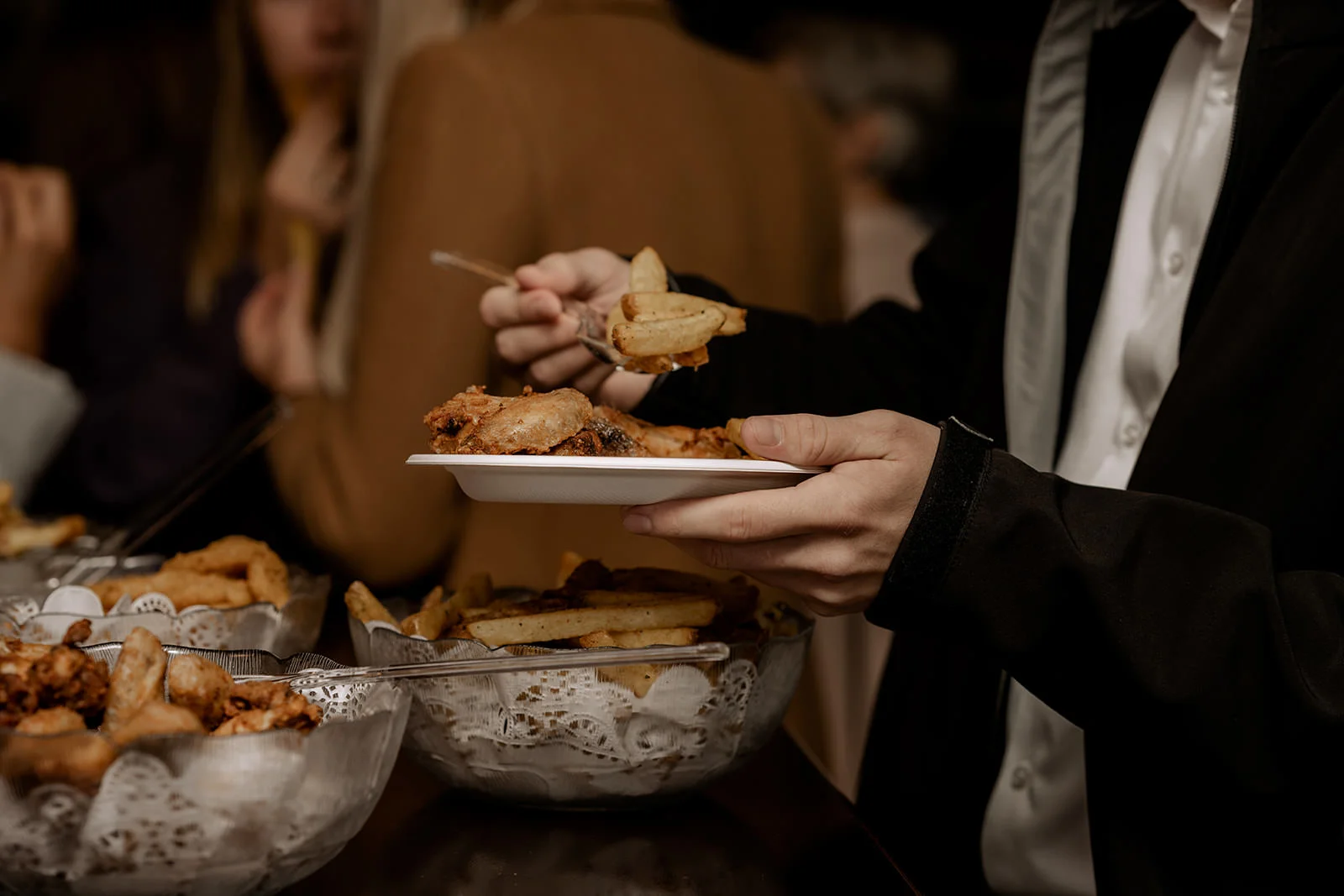 Hochzeit in einem Irish Pub in Lenzburg, Schweiz (Hochzeitsfotografie von Franzie Herre Photography) International Wedding